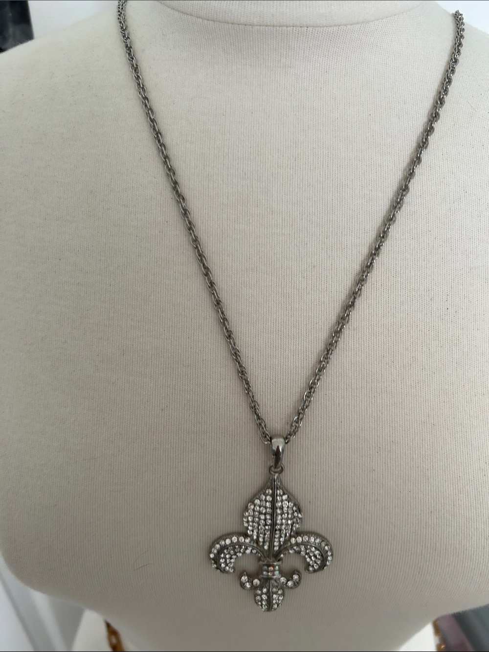 Silver fleur de lis pendant on 30” chain